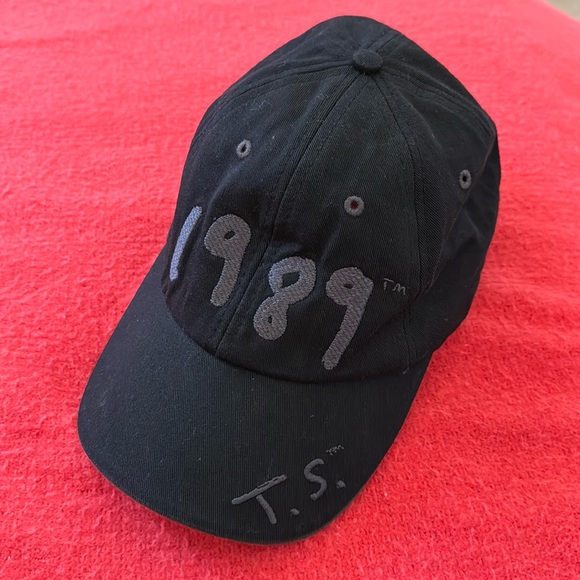 NWOT Rare All Black Taylor Swift 1989 Baseball Cap Hat - Picture 1 of 4